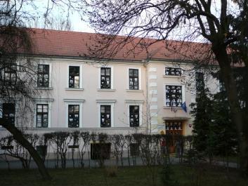 Základná škola Haličská cesta č. 7, Lučenec Základná škola Haličská cesta č. 7, Lučenec