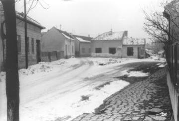 Husova ulica - niekdajšia križovatka s Garbiarskou a Moyzesovou ulicou (1970) Husova ulica - niekdajšia križovatka s Garbiarskou a Moyzesovou ulicou (1970)