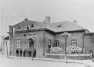 Kármánova ulica - rodný dom J. Kármána koncom 19. storočia Kármánova ulica - rodný dom J. Kármána koncom 19. storočia