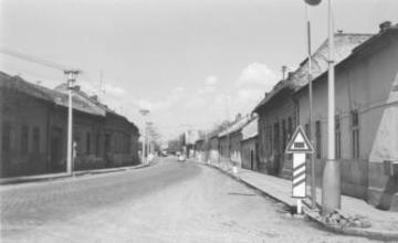 Kármánova ulica - križovatka s Maloveskou cestou (1975) Kármánova ulica - križovatka s Maloveskou cestou (1975)