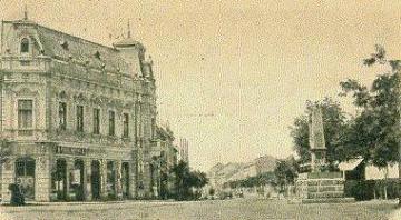 Masarykova ulica - pohľad od kalvínskeho kostola(1899) Masarykova ulica - pohľad od kalvínskeho kostola(1899)