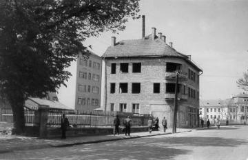 Námestie republiky - Jankovičov dom pri nemocnici (1950) Námestie republiky - Jankovičov dom pri nemocnici (1950)