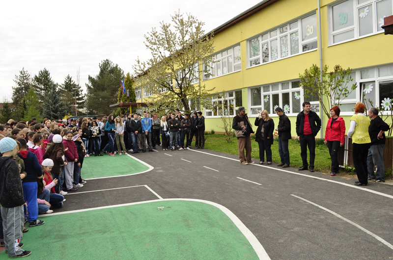 Fotogaléria Viac ako 5000 obyvateľov vyzbieralo na Deň zeme 20 ton odpadu (14) Viac ako 5000 obyvateľov vyzbieralo na Deň zeme 20 ton odpadu