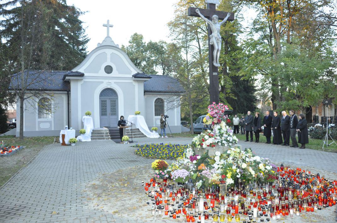 Fotogaléria 01.11.2015 - Lučenské cintoríny (6) 01.11.2015 - Lučenské cintoríny