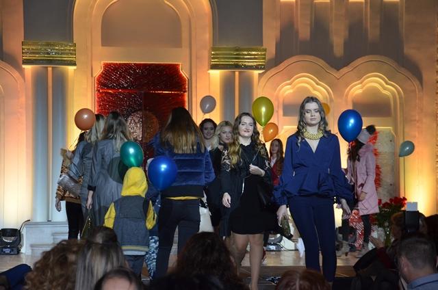 Fotogaléria 05.11.2017 - Nedeľa módy (11) 05.11.2017 - Nedeľa módy