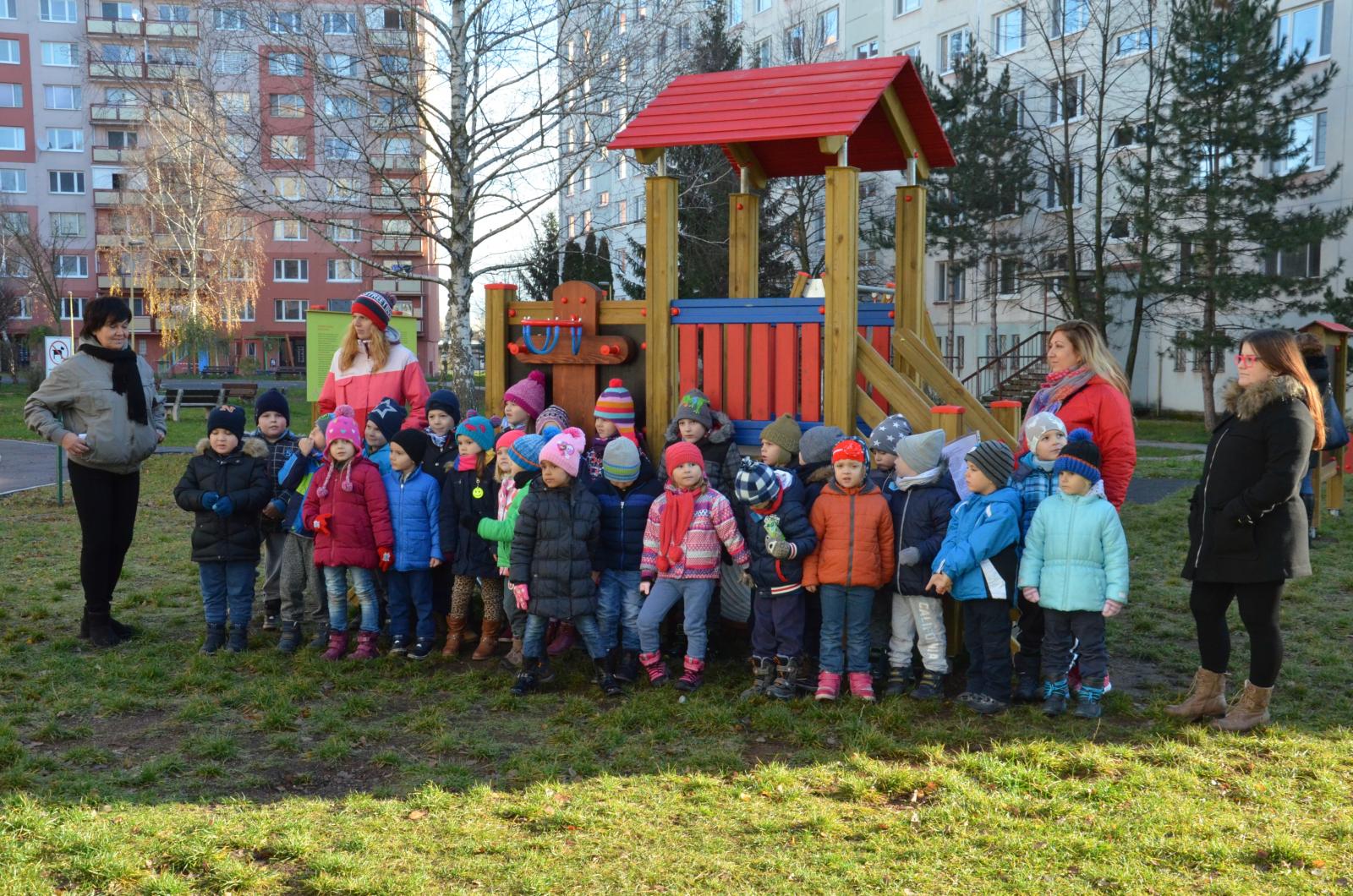 Fotogaléria 27.11.2017 - Otvorenie detského ihriska (11) 27.11.2017 - Otvorenie detského ihriska
